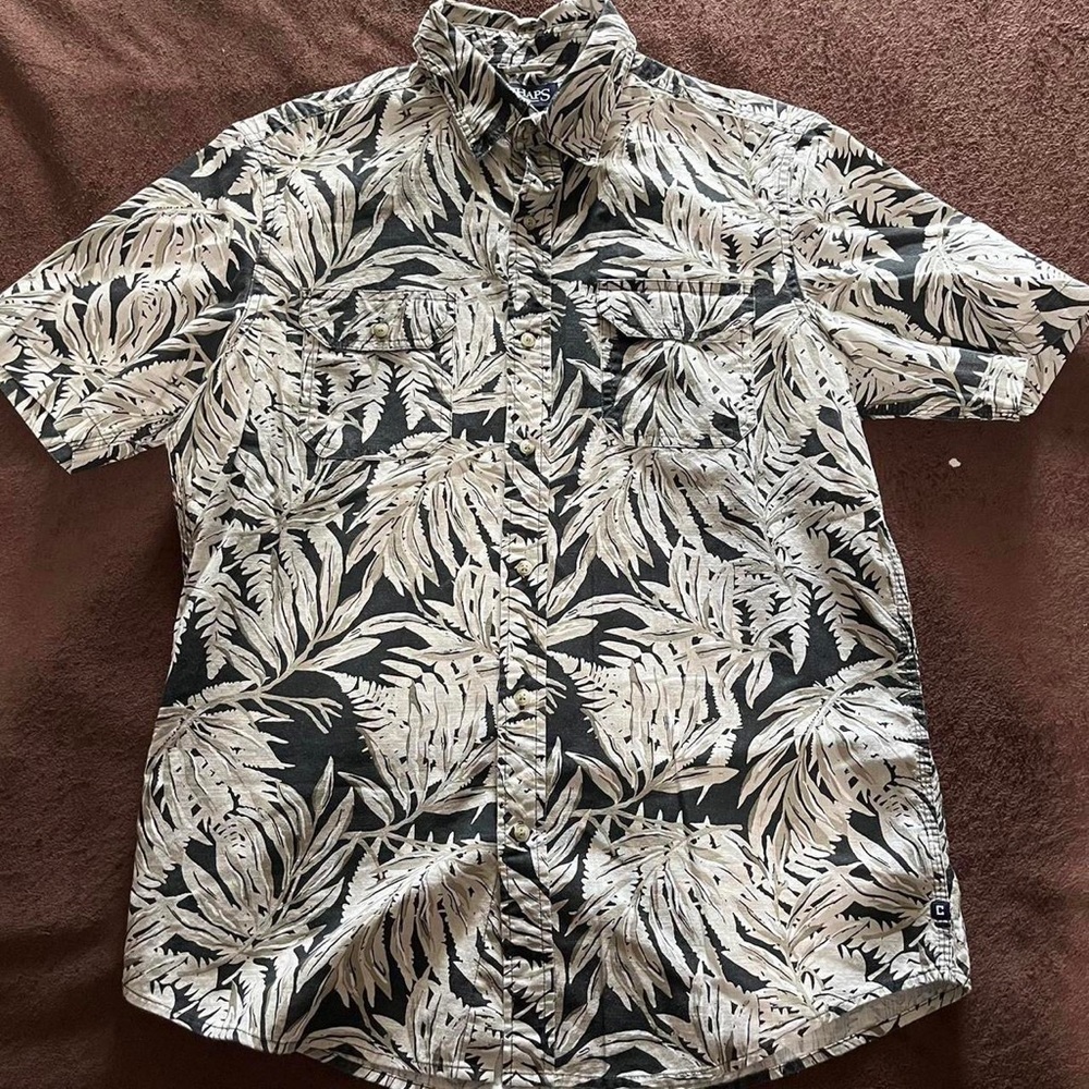 Men’s Medium CHAPS Vintage Black and Beige Button-Up Shortsleeve with Leaf Print